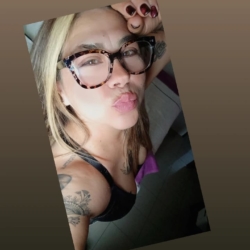 Hola! Soy ALISON 💋
Brindo Masajes reales descontracturantes deportivos quiropracticos reflexologia !!!!
Incluyen un Relax sensual
Si queres masajes reales y una perfects relajacion es x aqui!!!! Te espero 💋💋💋