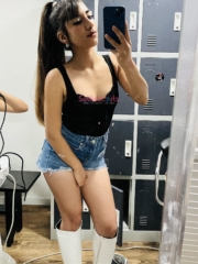 Alexa Escorts Tres Cruces Hola cómo estás ? Mi nombre es Alexa y tengo 18  años. Estoy en la zona de tres cruces Te cuento, es un trato tipo novios , con besos, caricias,el oral puede ser mutuo y al natural dependiendo de tu higiene.